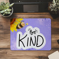 Niedliches Mauspad „Be Kind“ – Bienen & Sonnenblumen Design – Inspirierendes Mousepad für Büro und Homeoffice